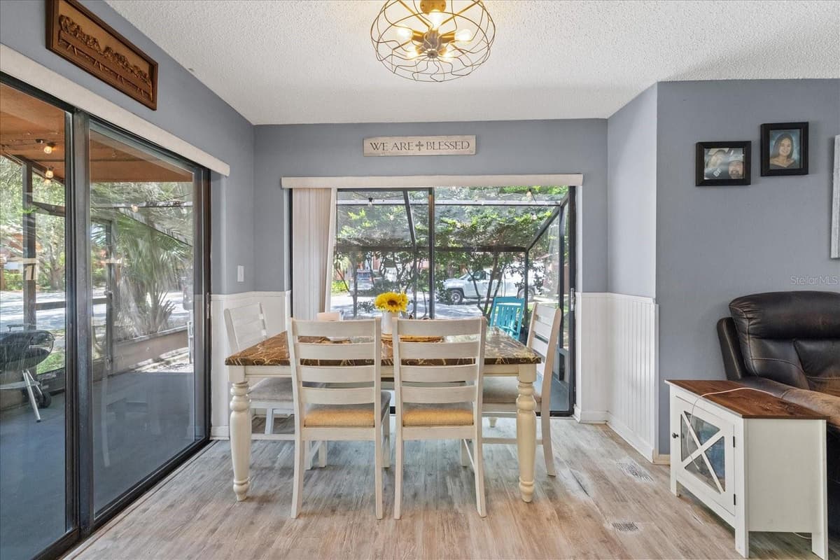 803 FAIRWOOD LANE — photo 11 of 54