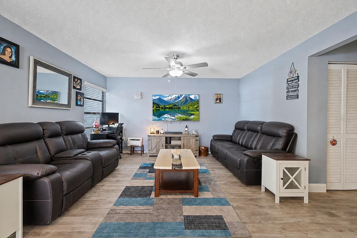 803 FAIRWOOD LANE — photo 4 of 54