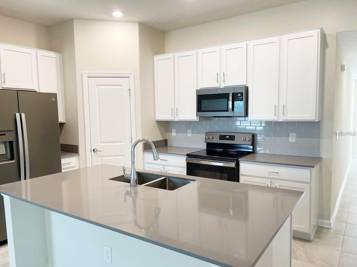 4489 MAGNOLIA RIDGE COURT — photo 2 of 14