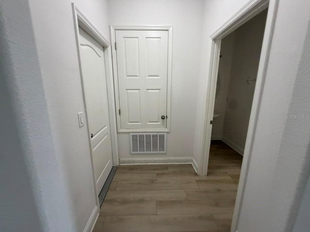 1221 PRIORY CIRCLE — photo 16 of 42
