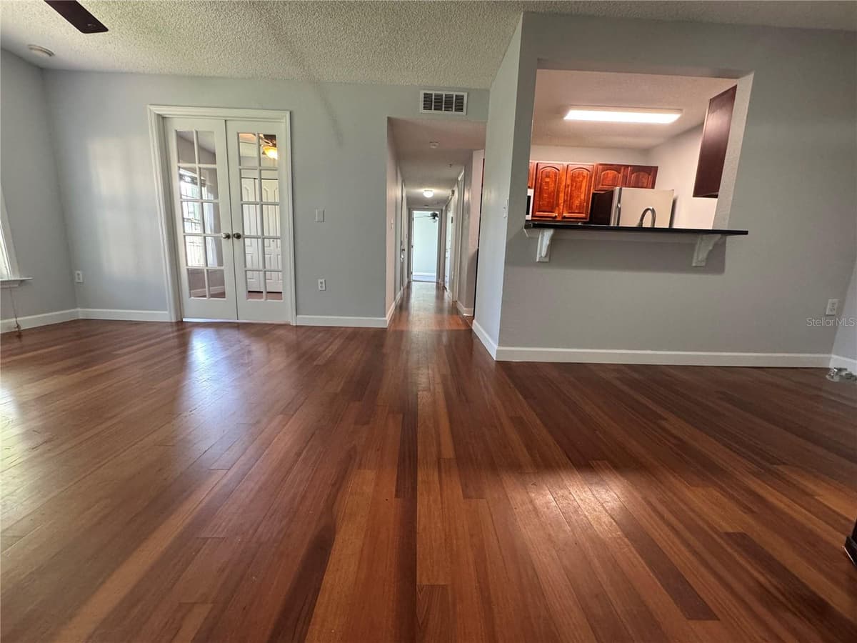 2053 DIXIE BELLE DRIVE — photo 2 of 26