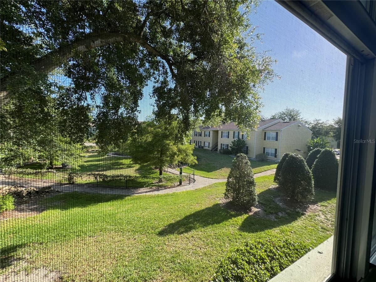2053 DIXIE BELLE DRIVE — photo 8 of 26