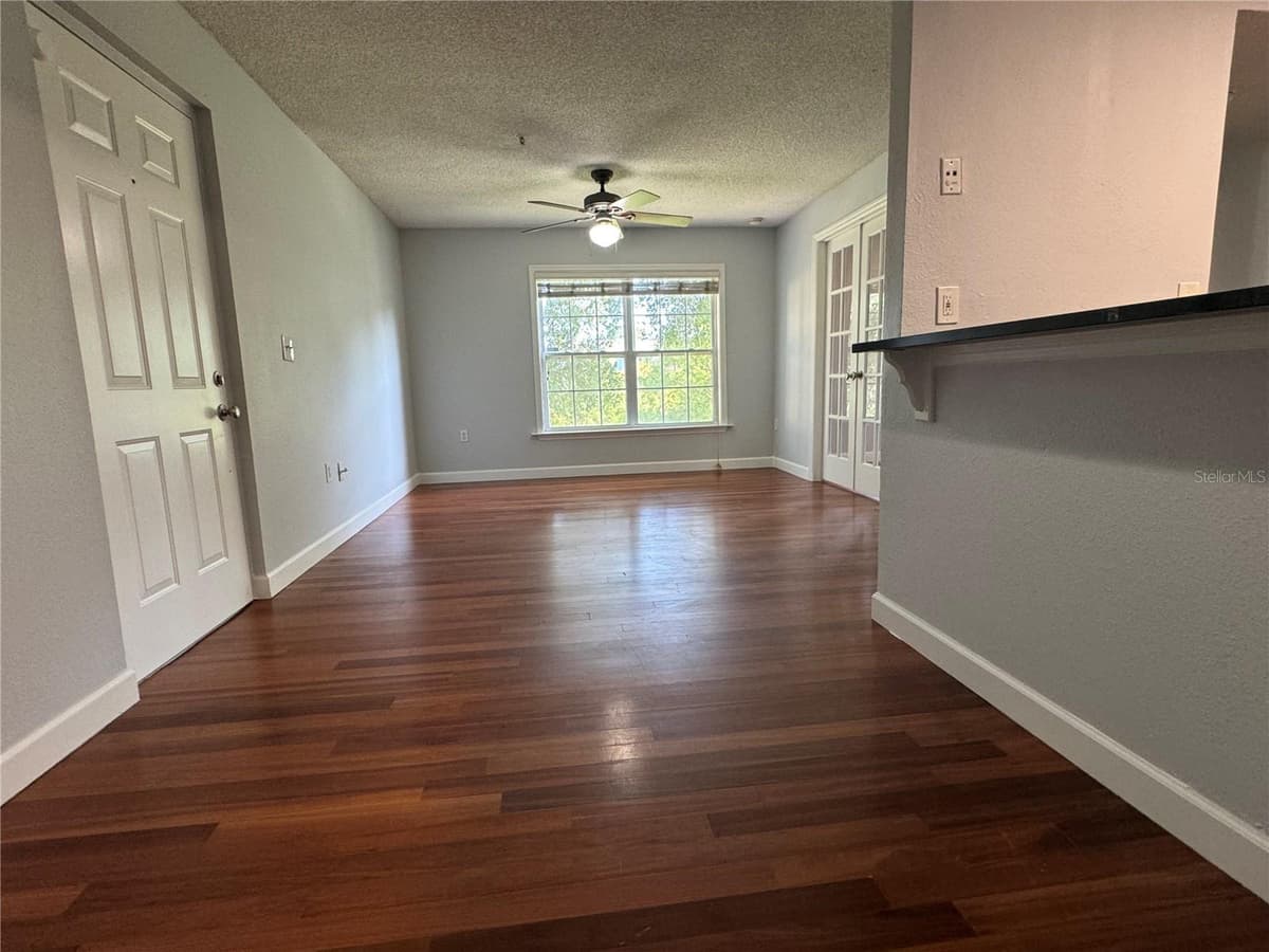 2053 DIXIE BELLE DRIVE — photo 4 of 26