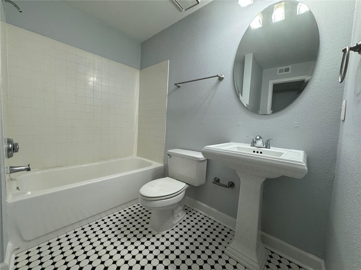 2053 DIXIE BELLE DRIVE — photo 20 of 26