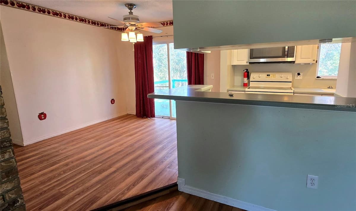 11346 CIRCLE WAY — photo 4 of 24