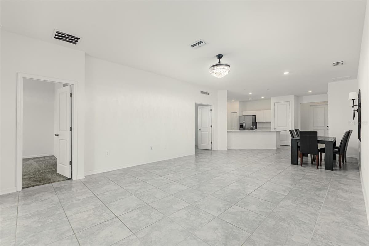 1228 TYLER LOOP — photo 5 of 25