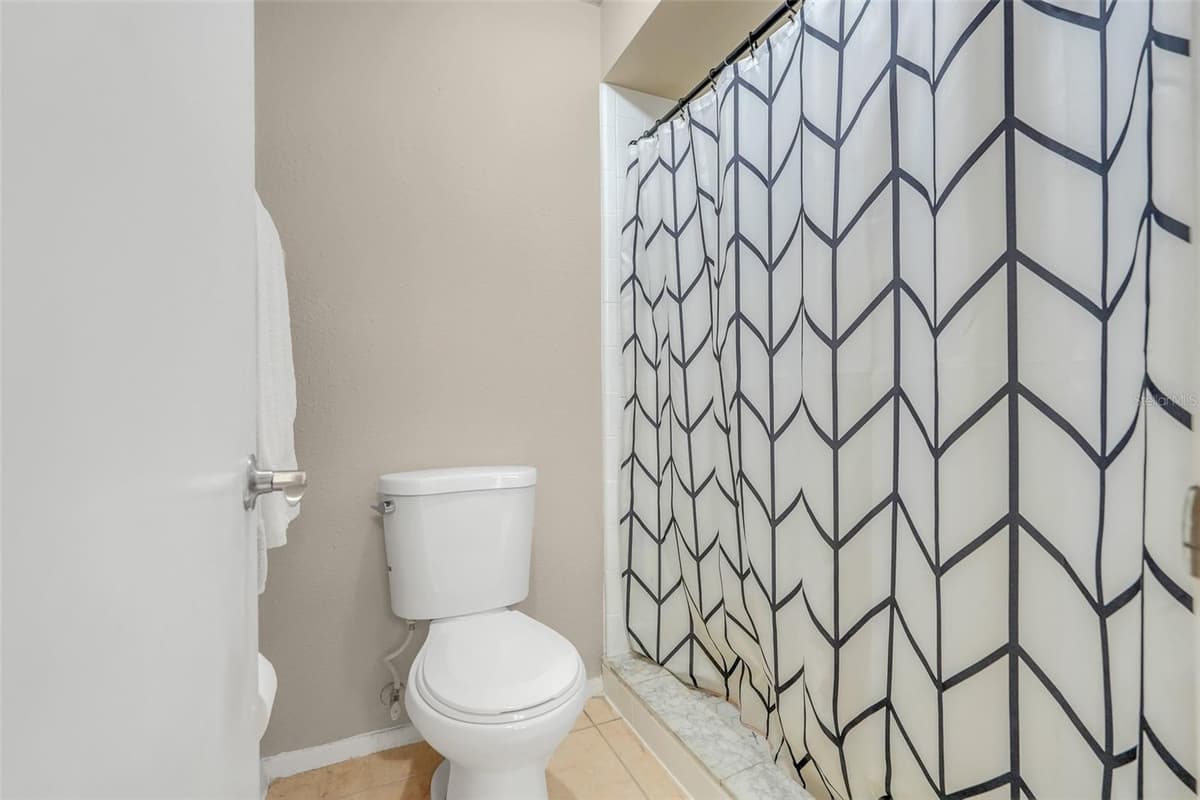 7661 SUGAR BEND DRIVE — photo 12 of 27