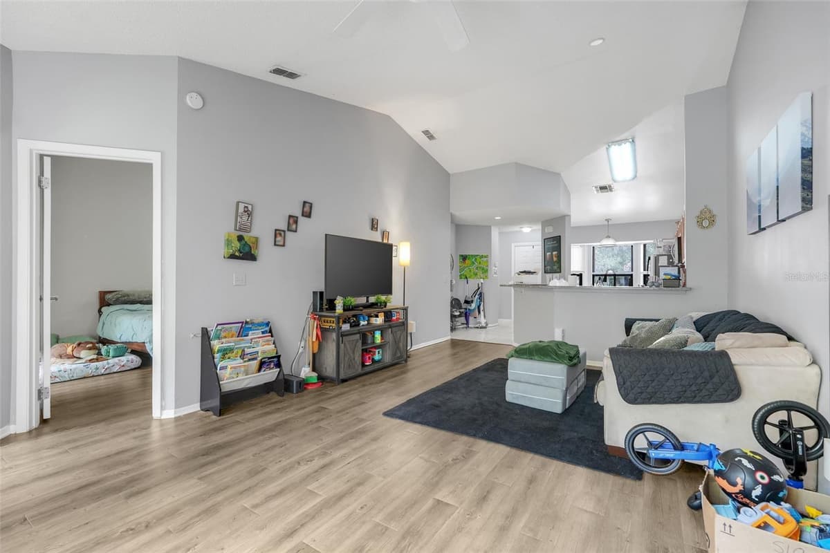 7661 SUGAR BEND DRIVE — photo 5 of 27