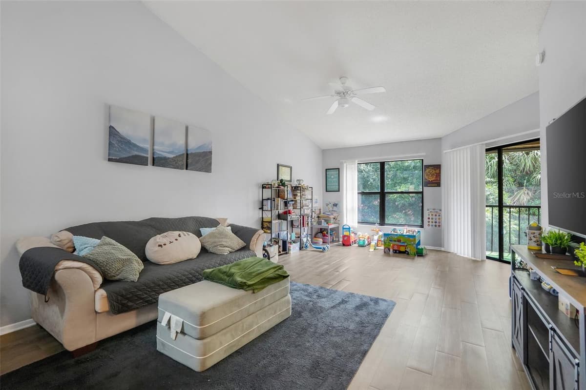 7661 SUGAR BEND DRIVE — photo 4 of 27