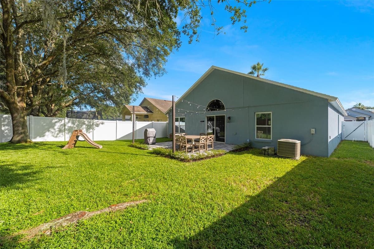 10037 PORTOFINO DRIVE — photo 27 of 33