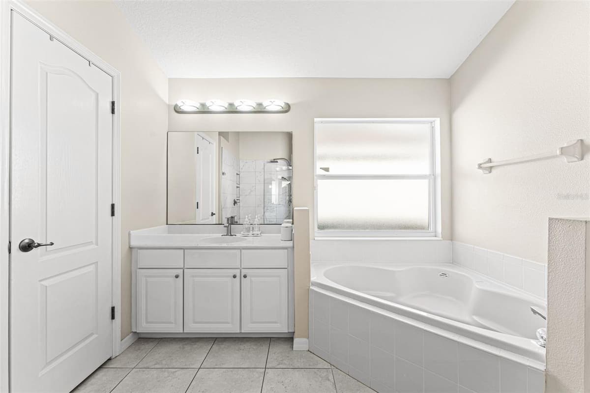 10037 PORTOFINO DRIVE — photo 17 of 33