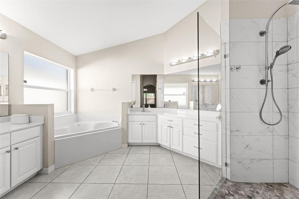 10037 PORTOFINO DRIVE — photo 16 of 33