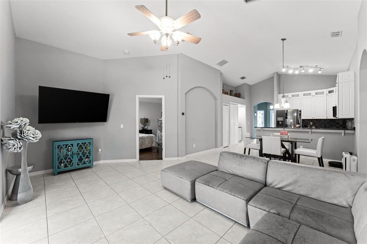 10037 PORTOFINO DRIVE — photo 13 of 33
