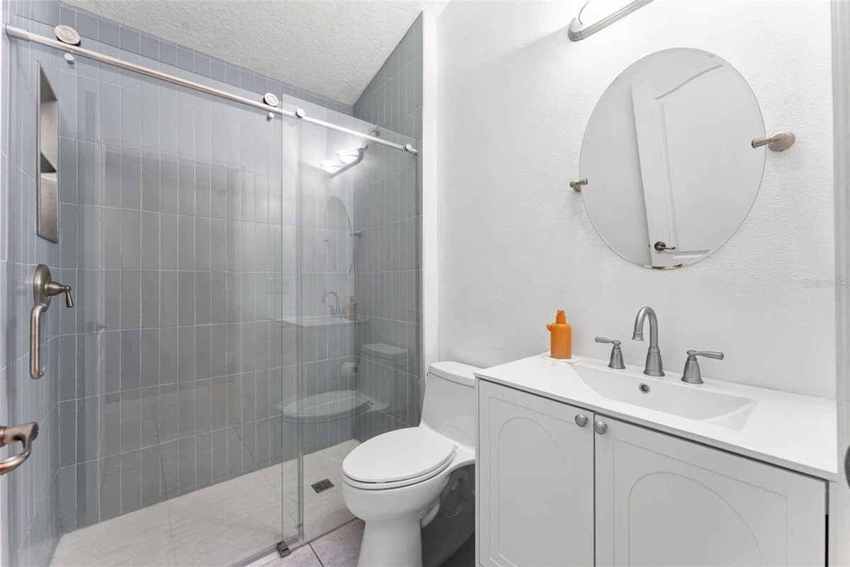 10037 PORTOFINO DRIVE — photo 23 of 33