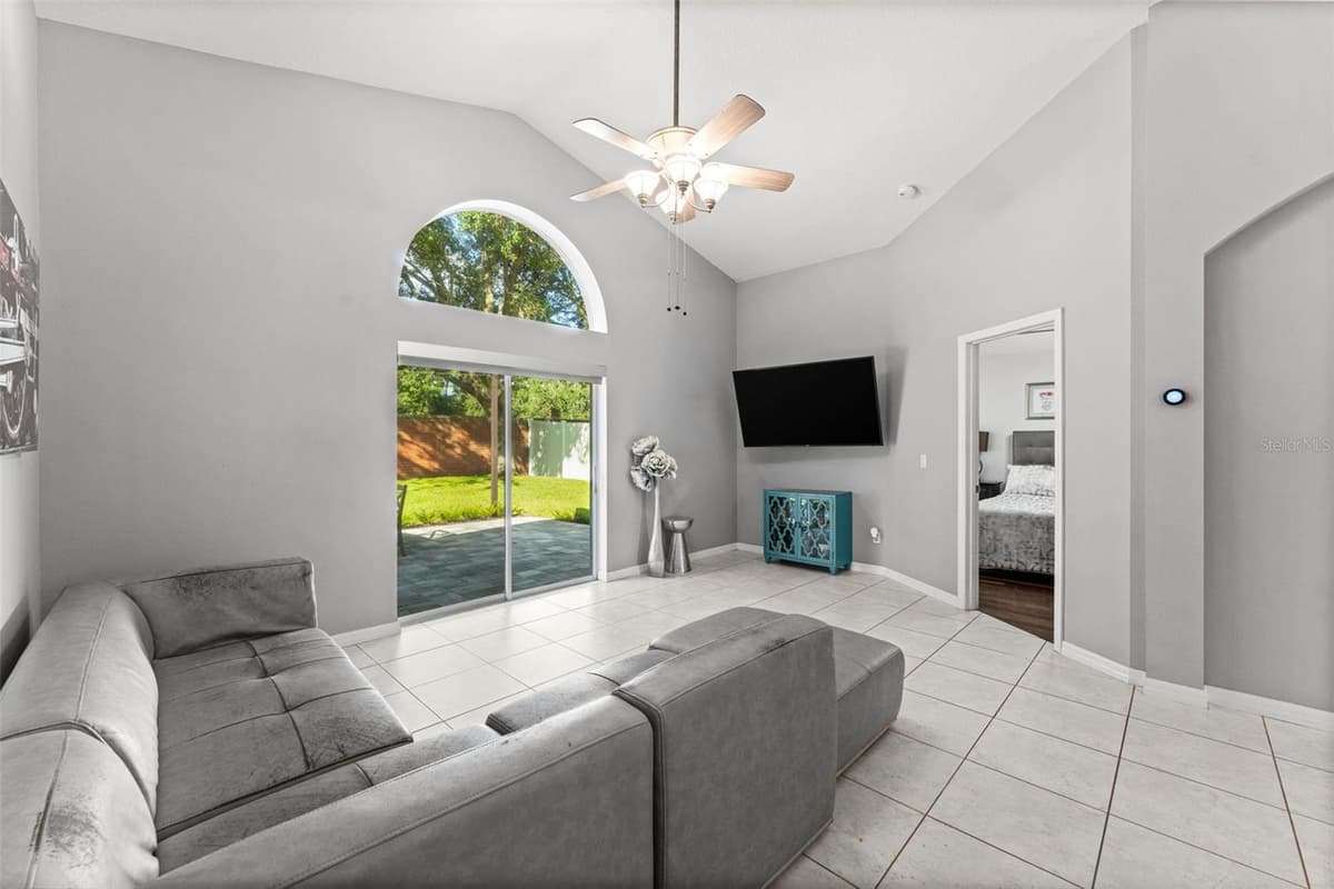 10037 PORTOFINO DRIVE — photo 11 of 33