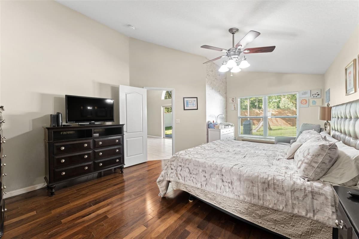10037 PORTOFINO DRIVE — photo 15 of 33
