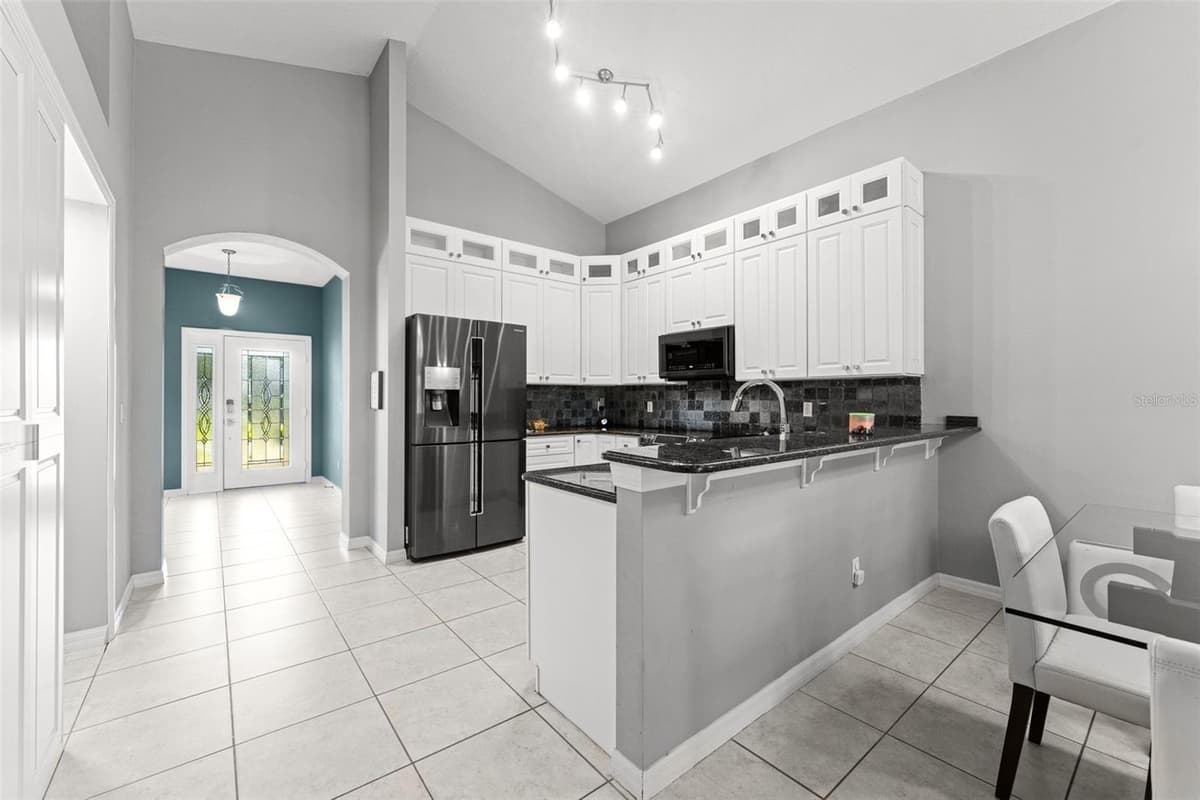 10037 PORTOFINO DRIVE — photo 7 of 33