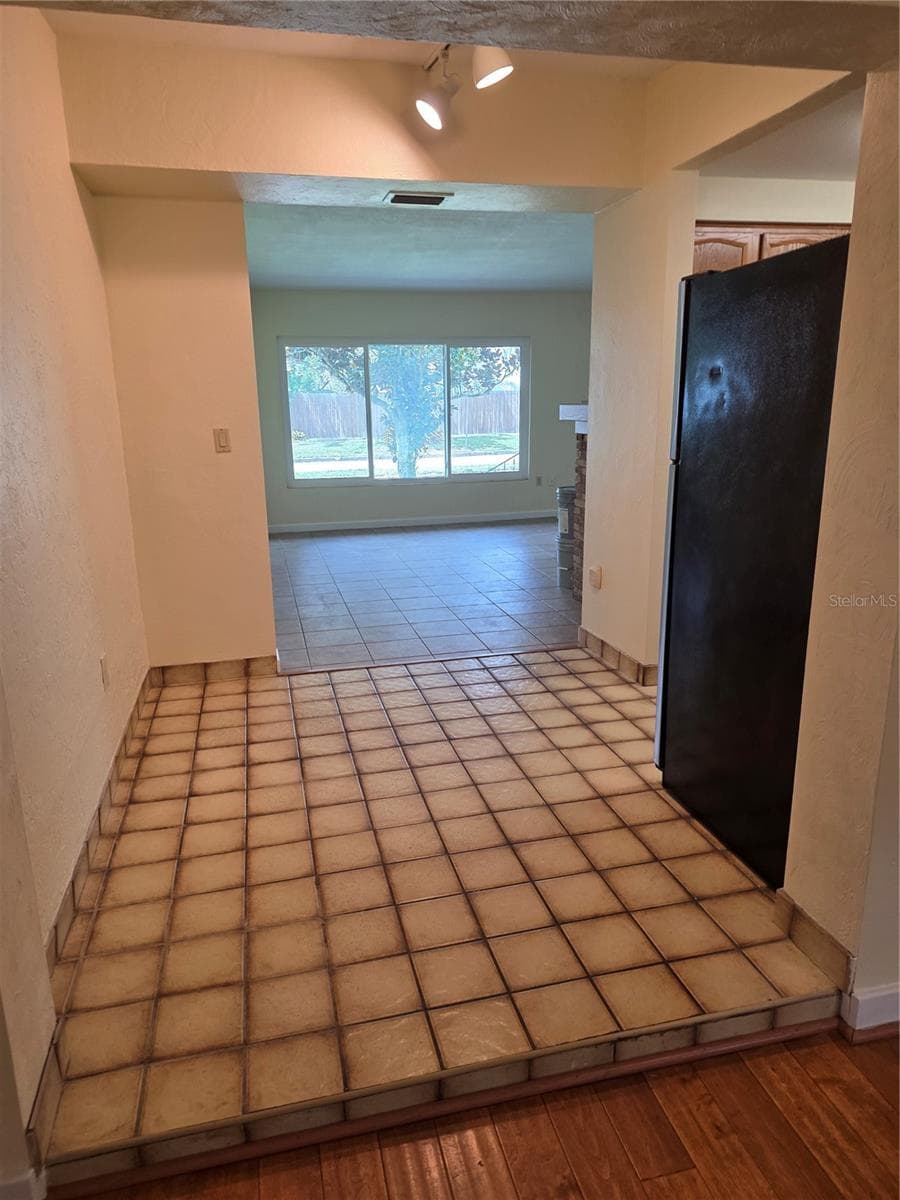 3111 FORMOSA AVENUE — photo 4 of 17