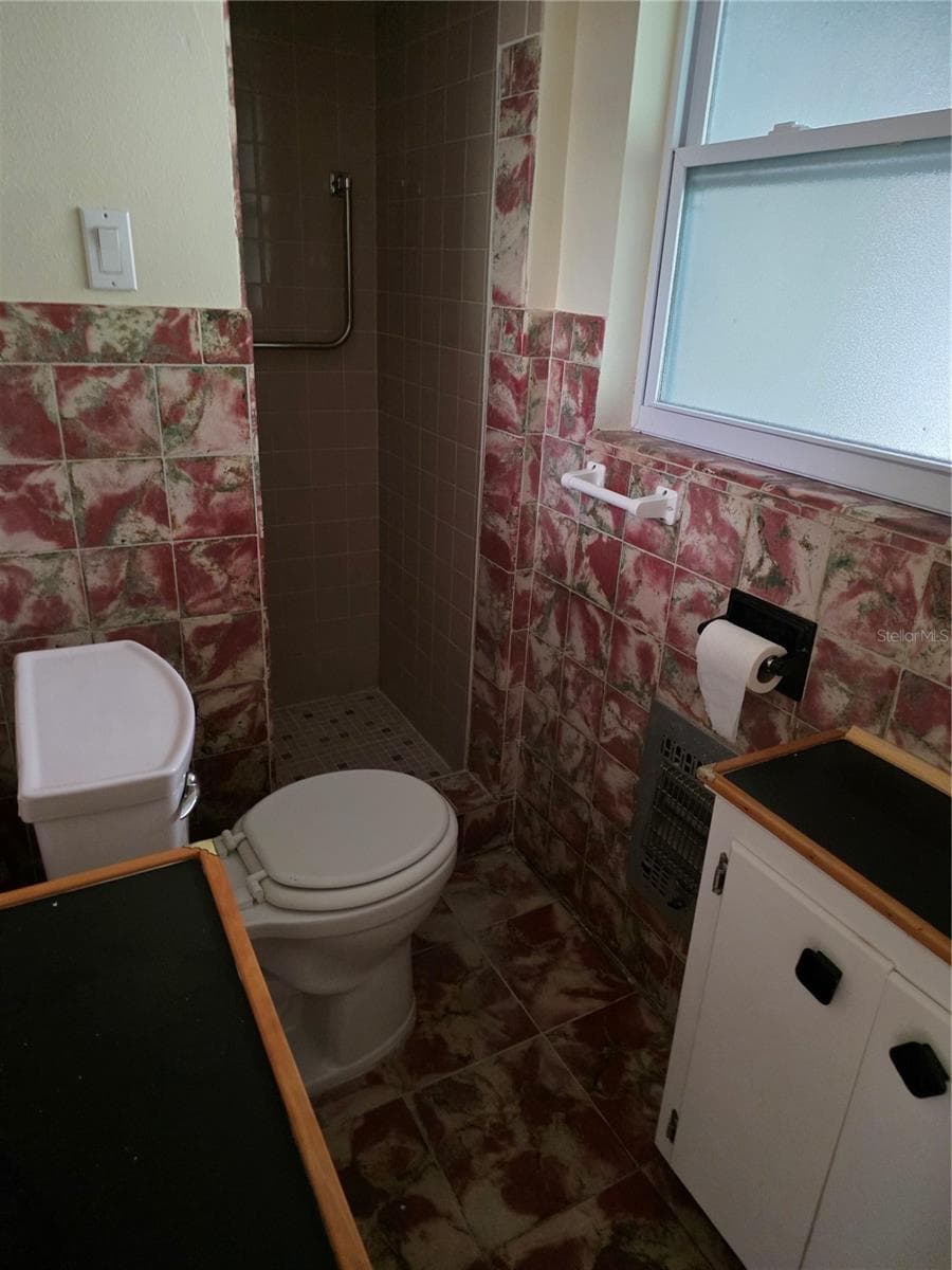 3111 FORMOSA AVENUE — photo 11 of 17