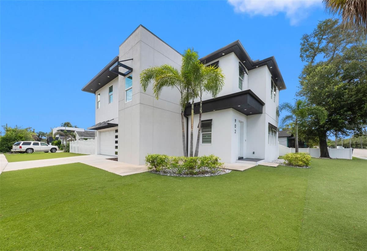 902 SLIGH AVENUE — photo 3 of 70