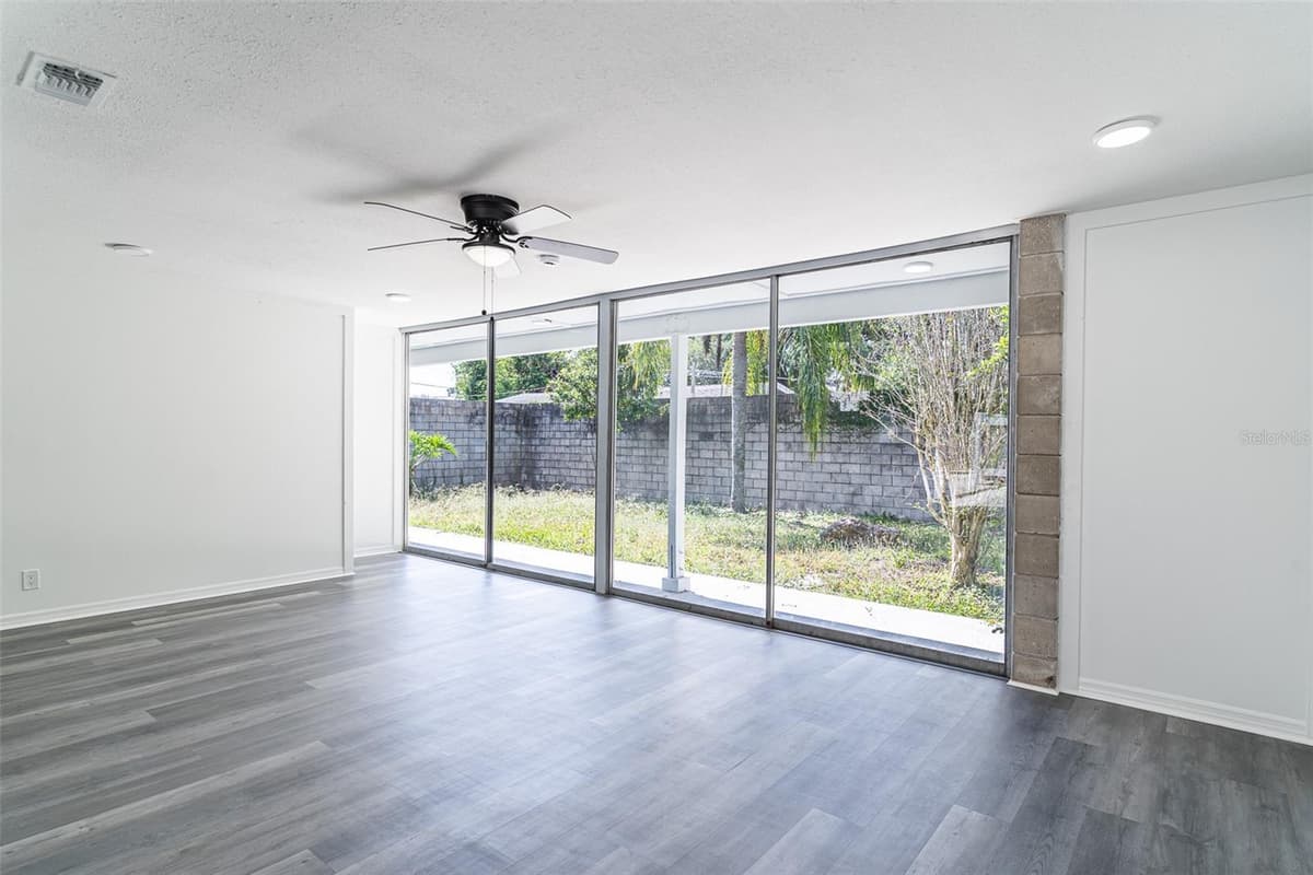 1558 DREXEL AVENUE — photo 12 of 27