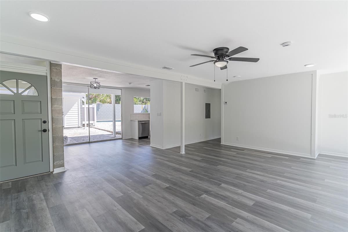 1558 DREXEL AVENUE — photo 10 of 27