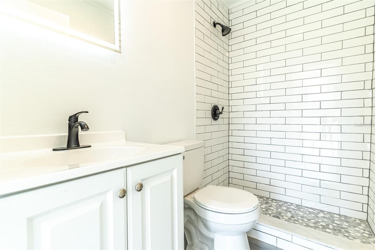 1558 DREXEL AVENUE — photo 16 of 27