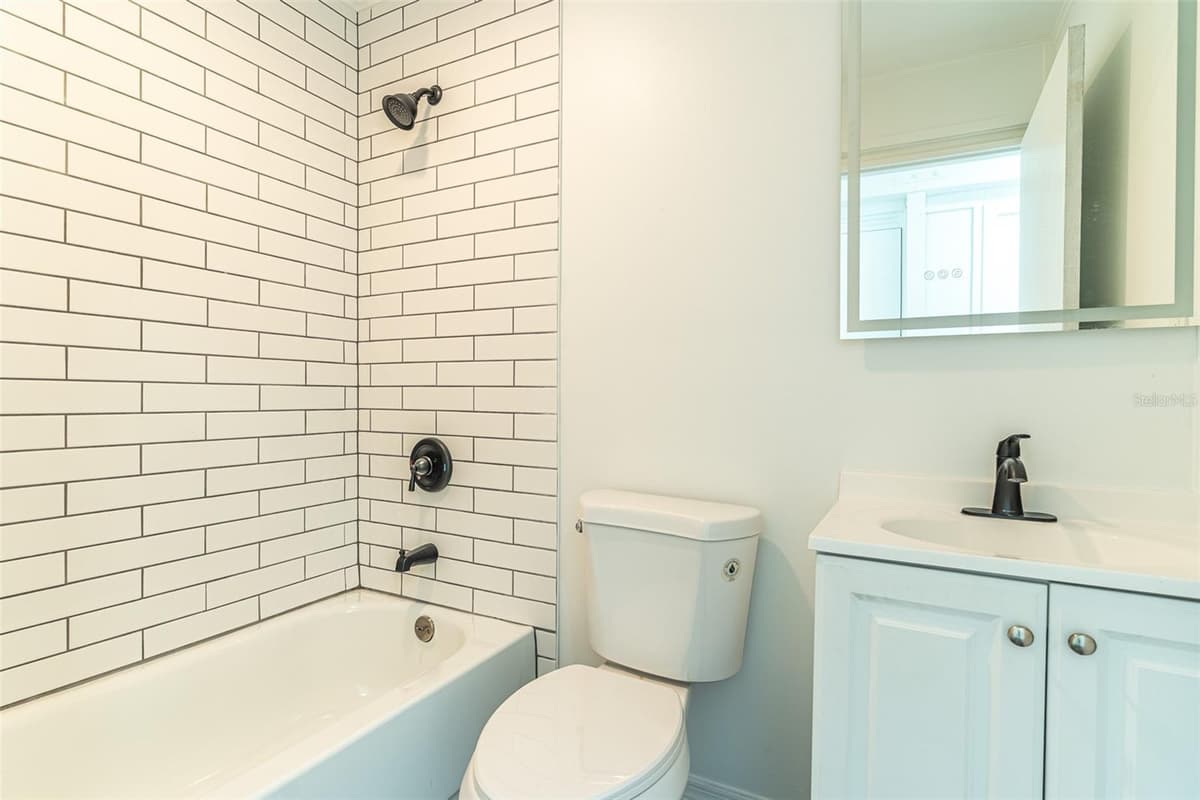 1558 DREXEL AVENUE — photo 17 of 27