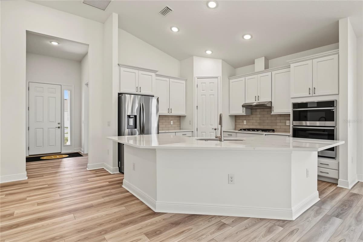 3951 KENNEBUNK LOOP — photo 15 of 54