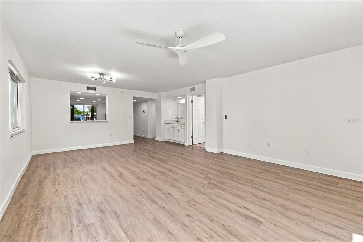700 STARKEY ROAD — photo 10 of 25