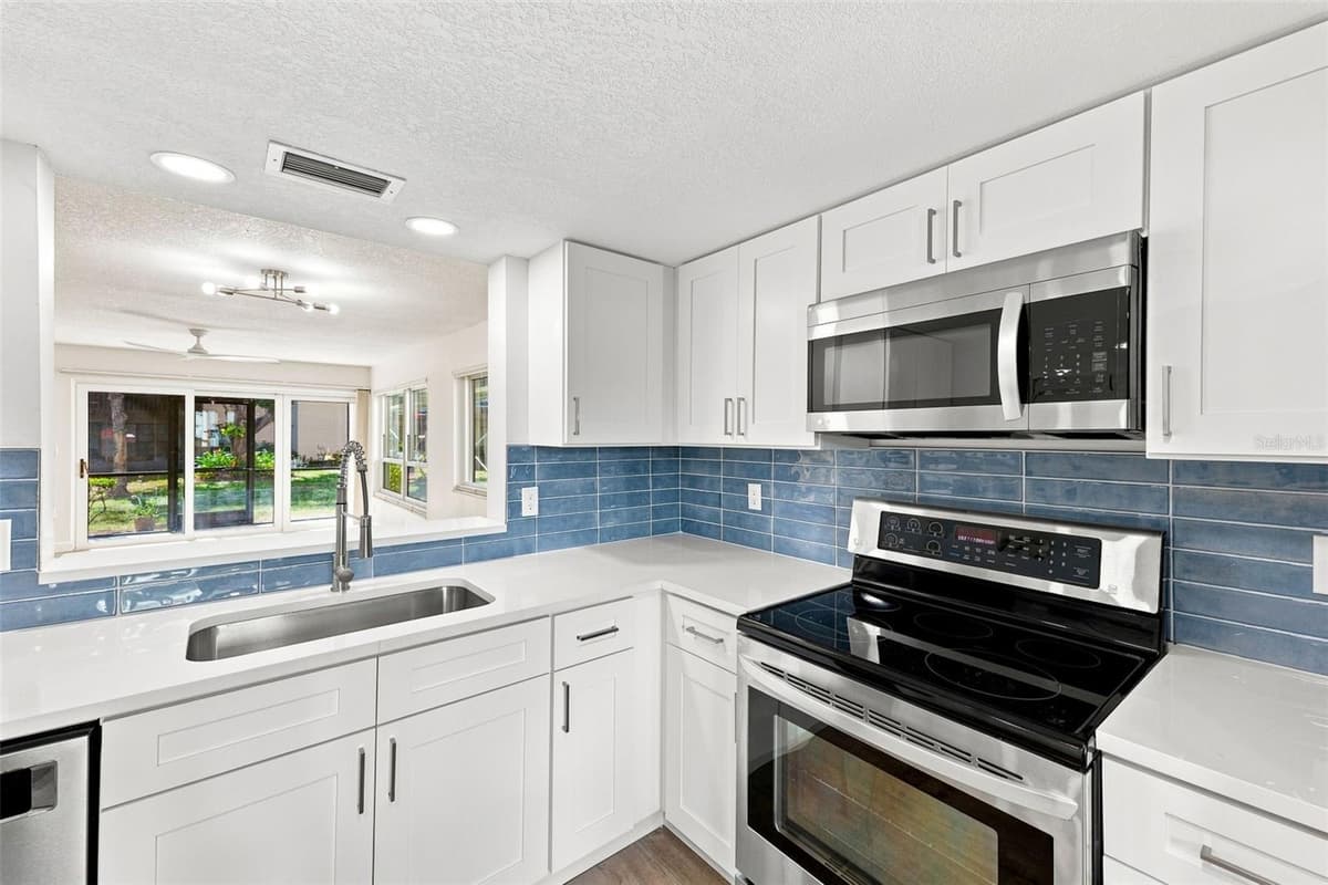 700 STARKEY ROAD — photo 4 of 25