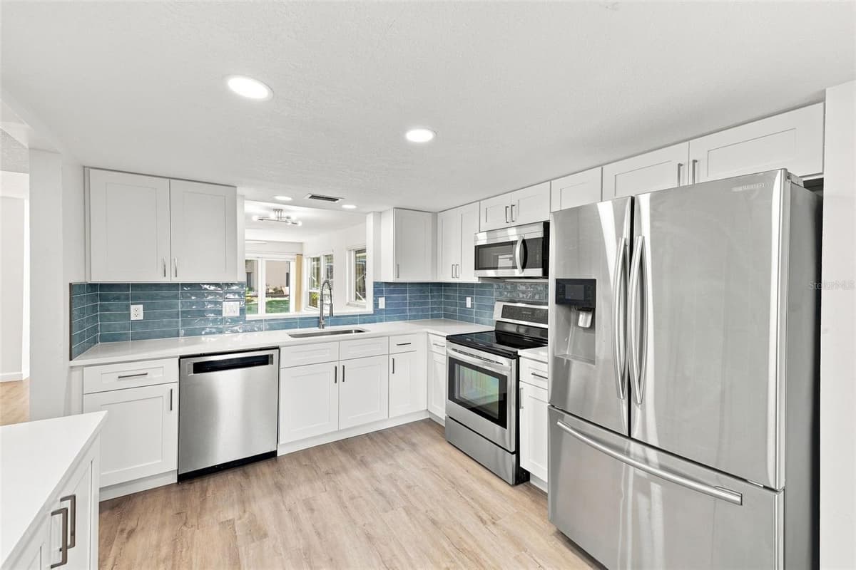 700 STARKEY ROAD — photo 3 of 25