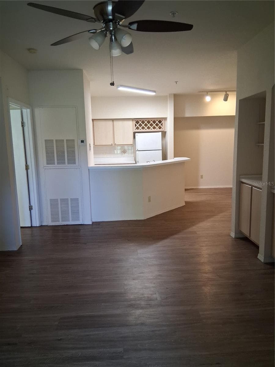 829 CAMARGO WAY — photo 6 of 25