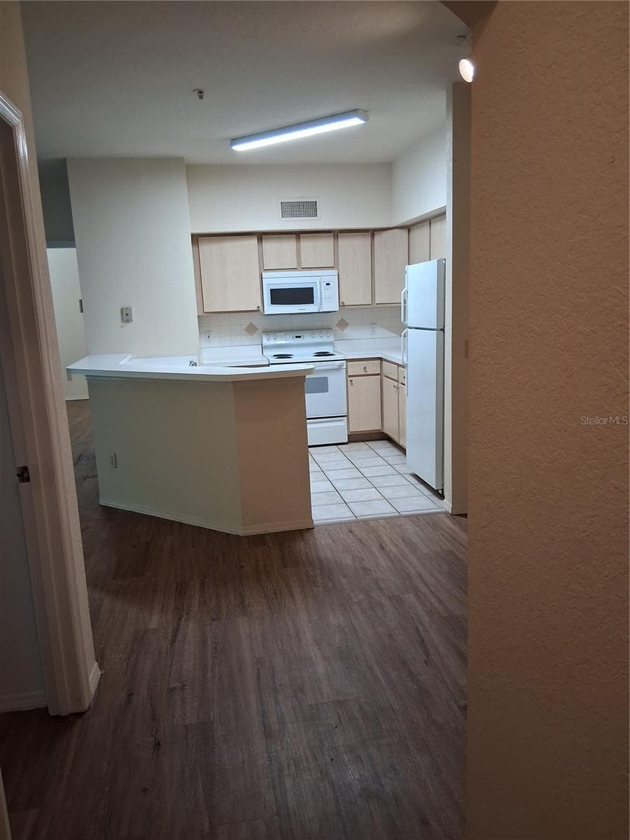 829 CAMARGO WAY — photo 3 of 25