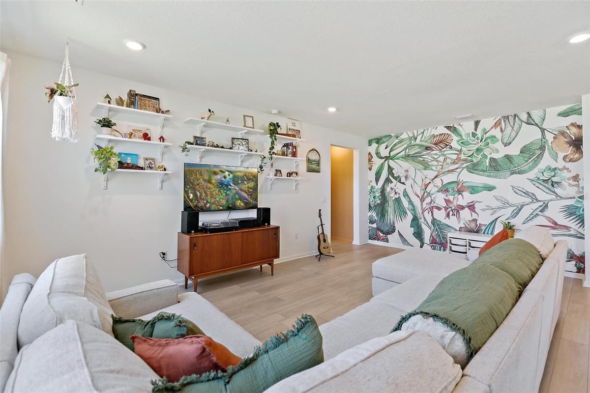 71 SANTOS LANE — photo 18 of 65