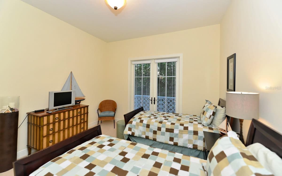 1080 SEAGROVE LANE — photo 38 of 61