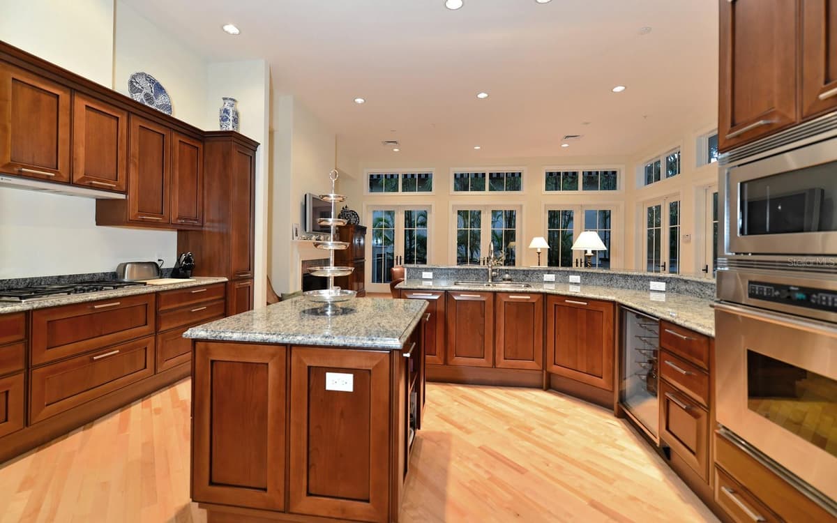 1080 SEAGROVE LANE — photo 18 of 61
