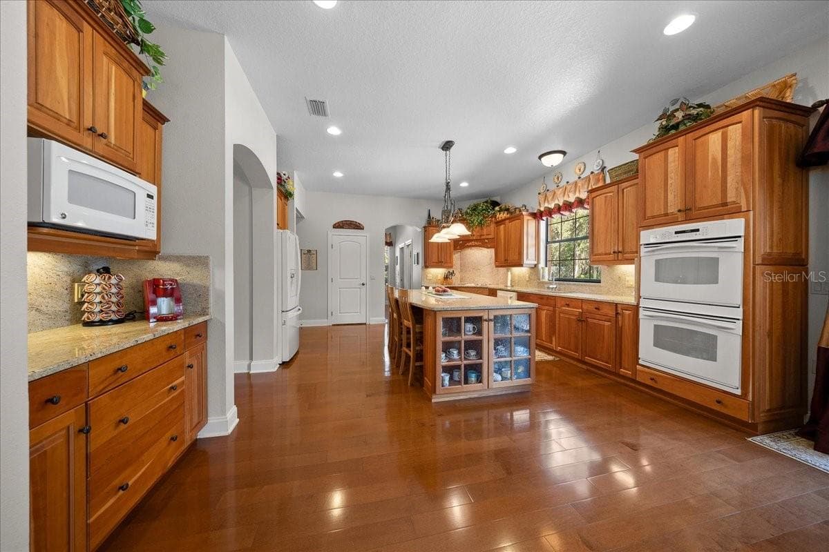 820 36TH LANE — photo 9 of 90