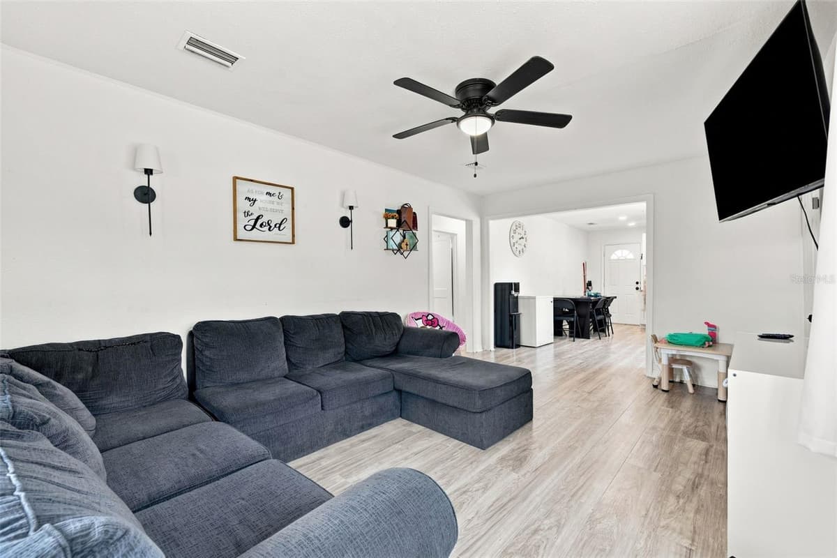 807 ORCHID AVENUE — photo 5 of 27
