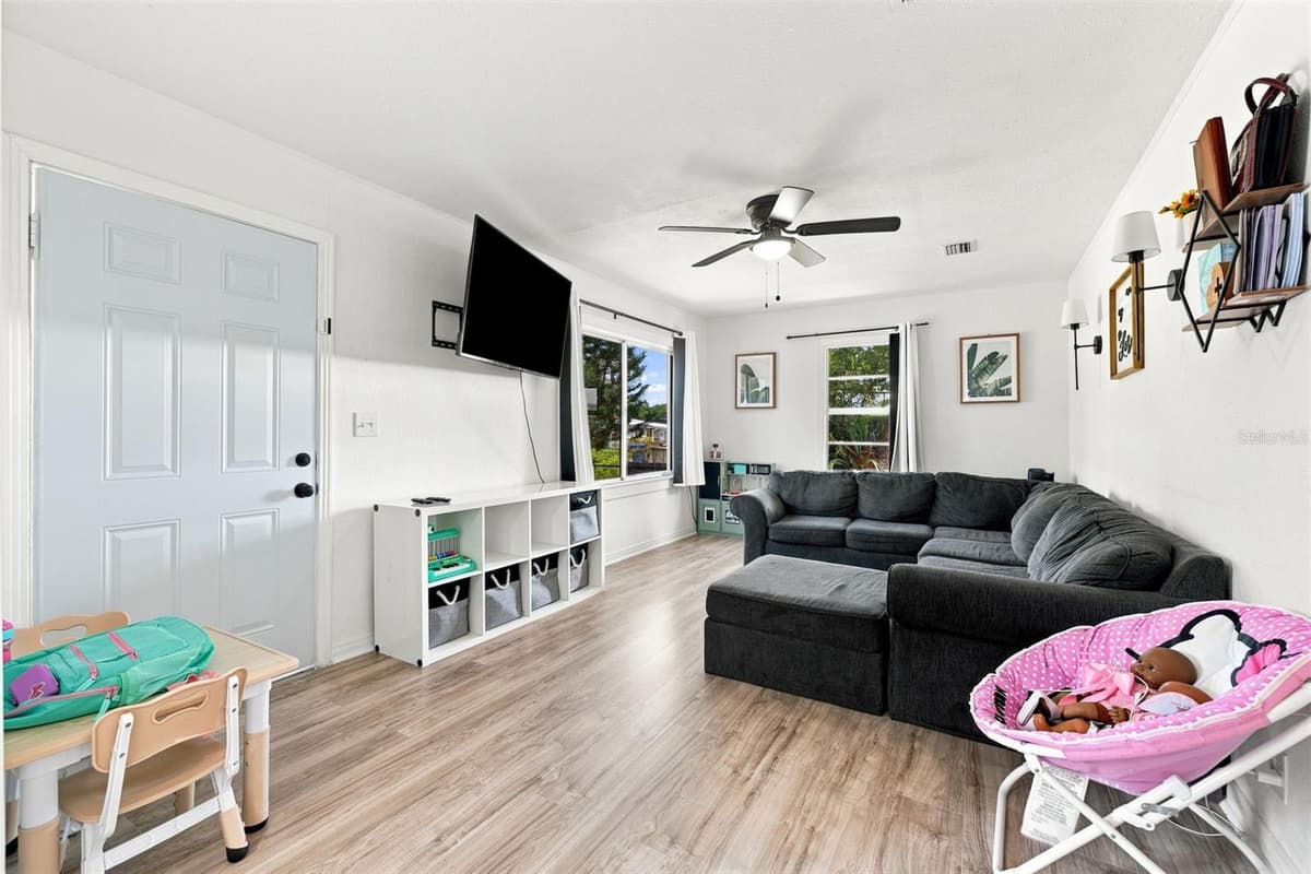 807 ORCHID AVENUE — photo 7 of 27