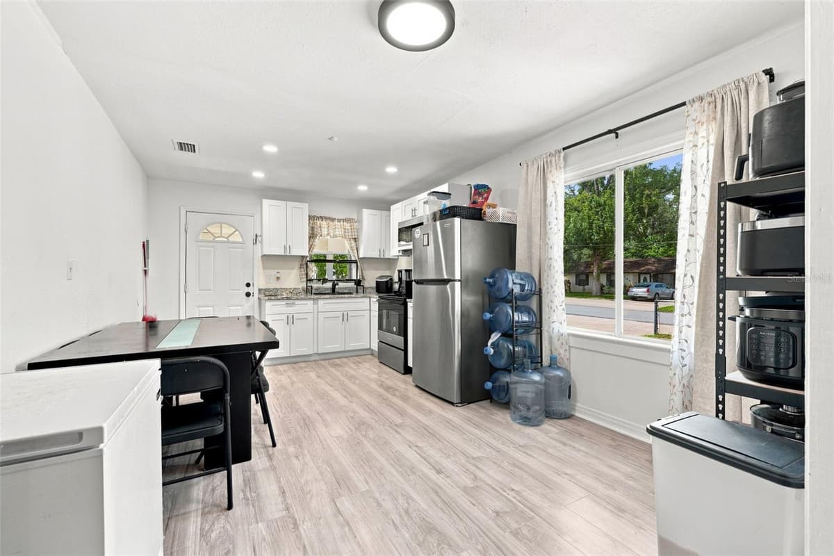 807 ORCHID AVENUE — photo 6 of 27