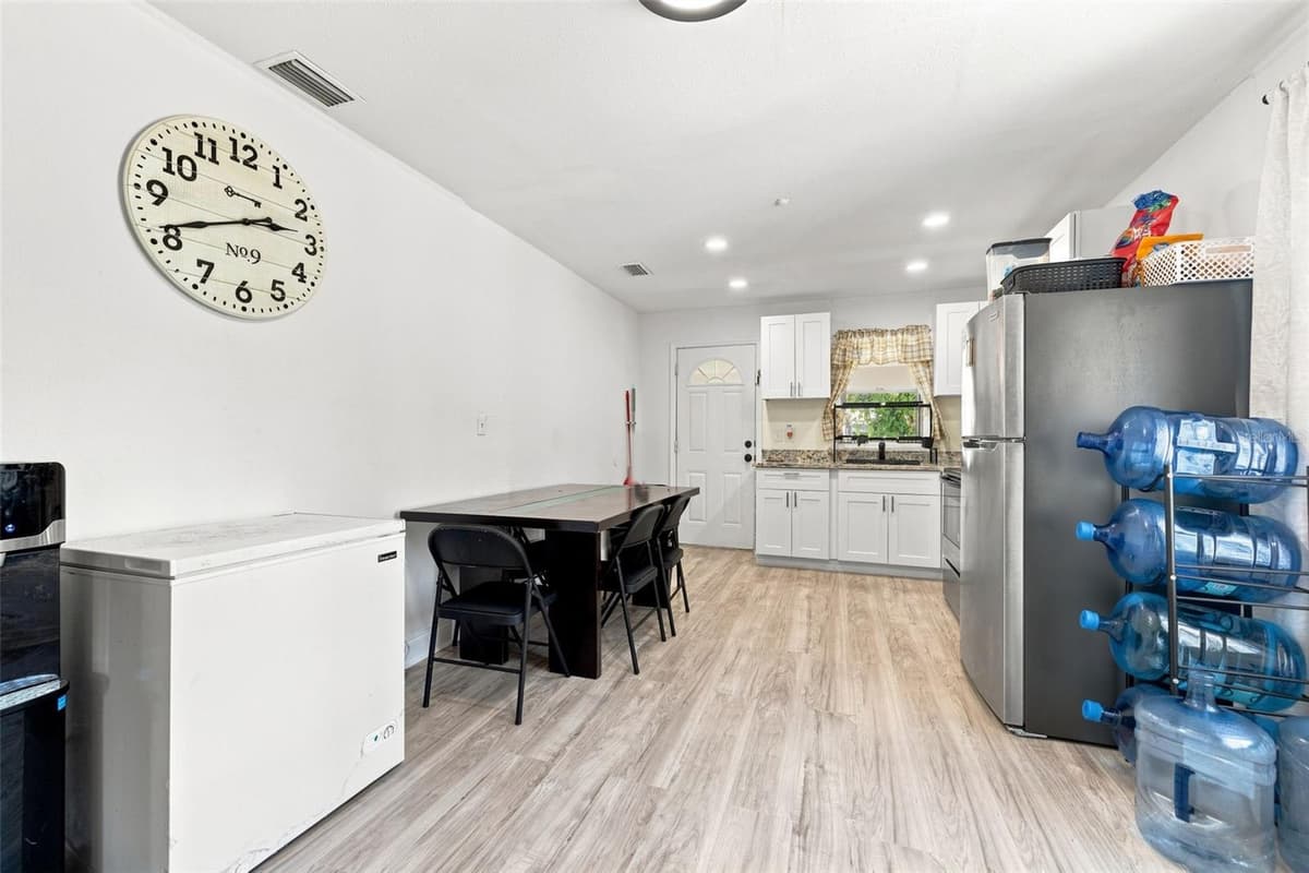 807 ORCHID AVENUE — photo 9 of 27