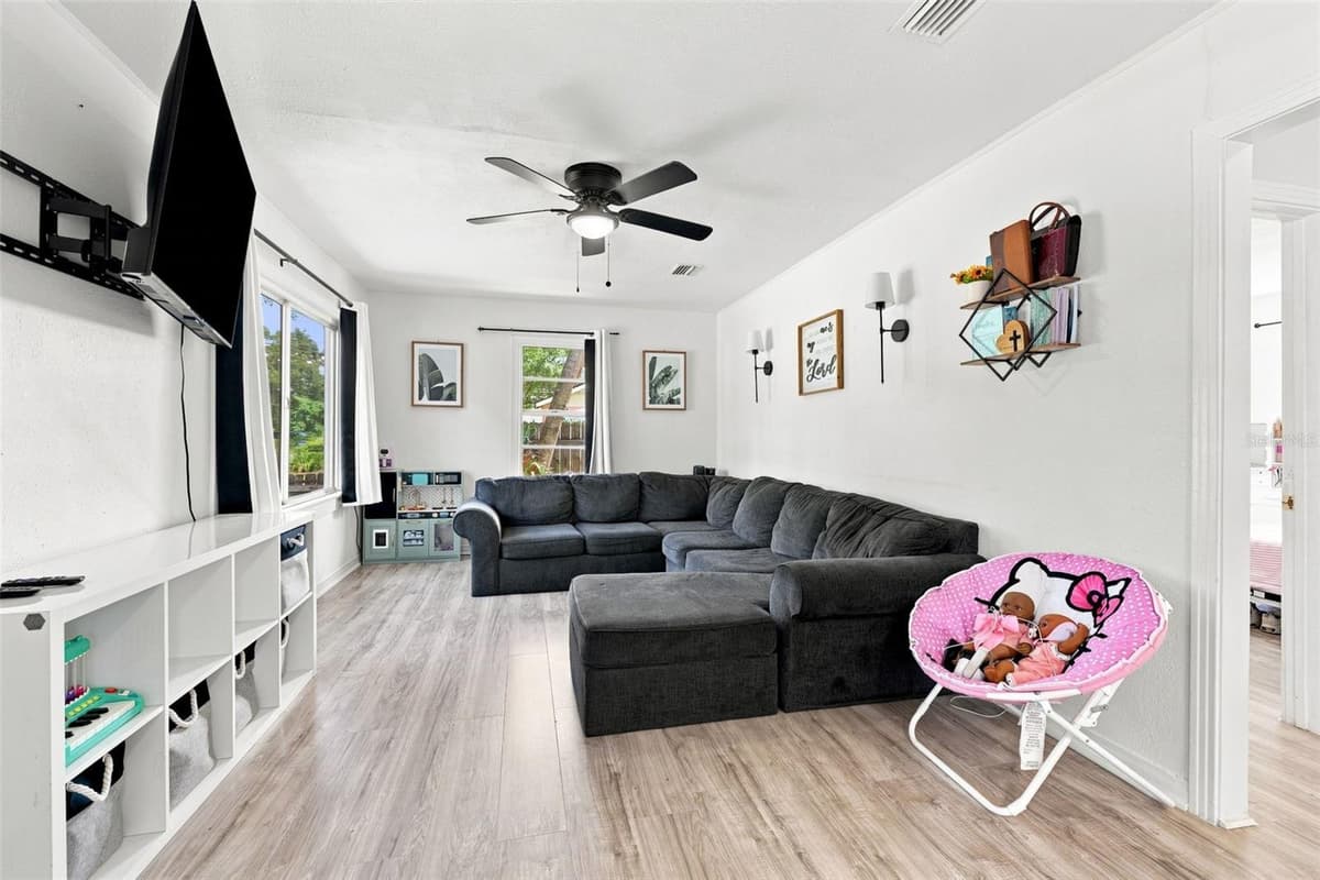 807 ORCHID AVENUE — photo 8 of 27