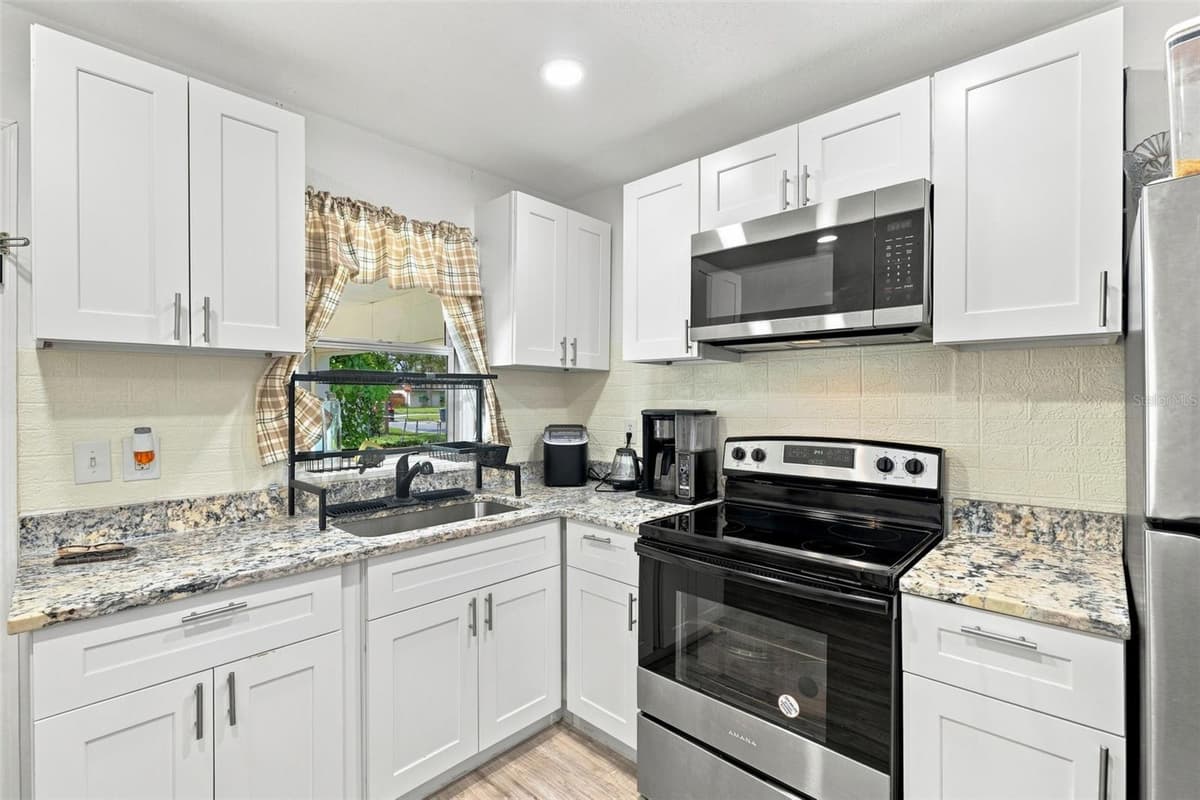 807 ORCHID AVENUE — photo 11 of 27