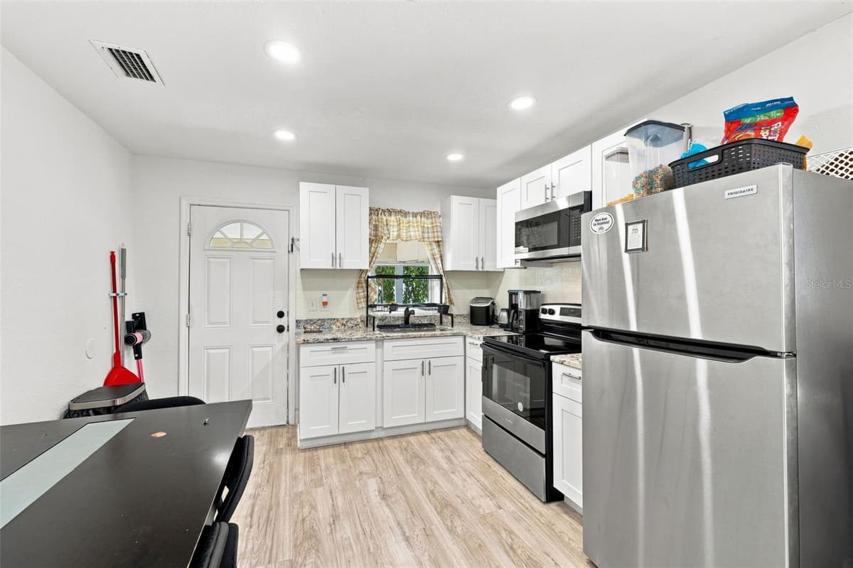 807 ORCHID AVENUE — photo 12 of 27