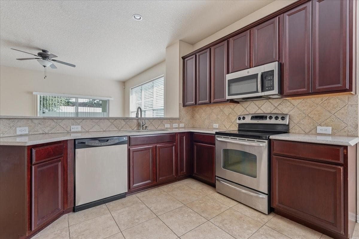 1268 SALISBURY DR — photo 9 of 55