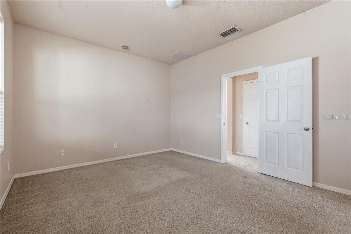 1268 SALISBURY DR — photo 17 of 55