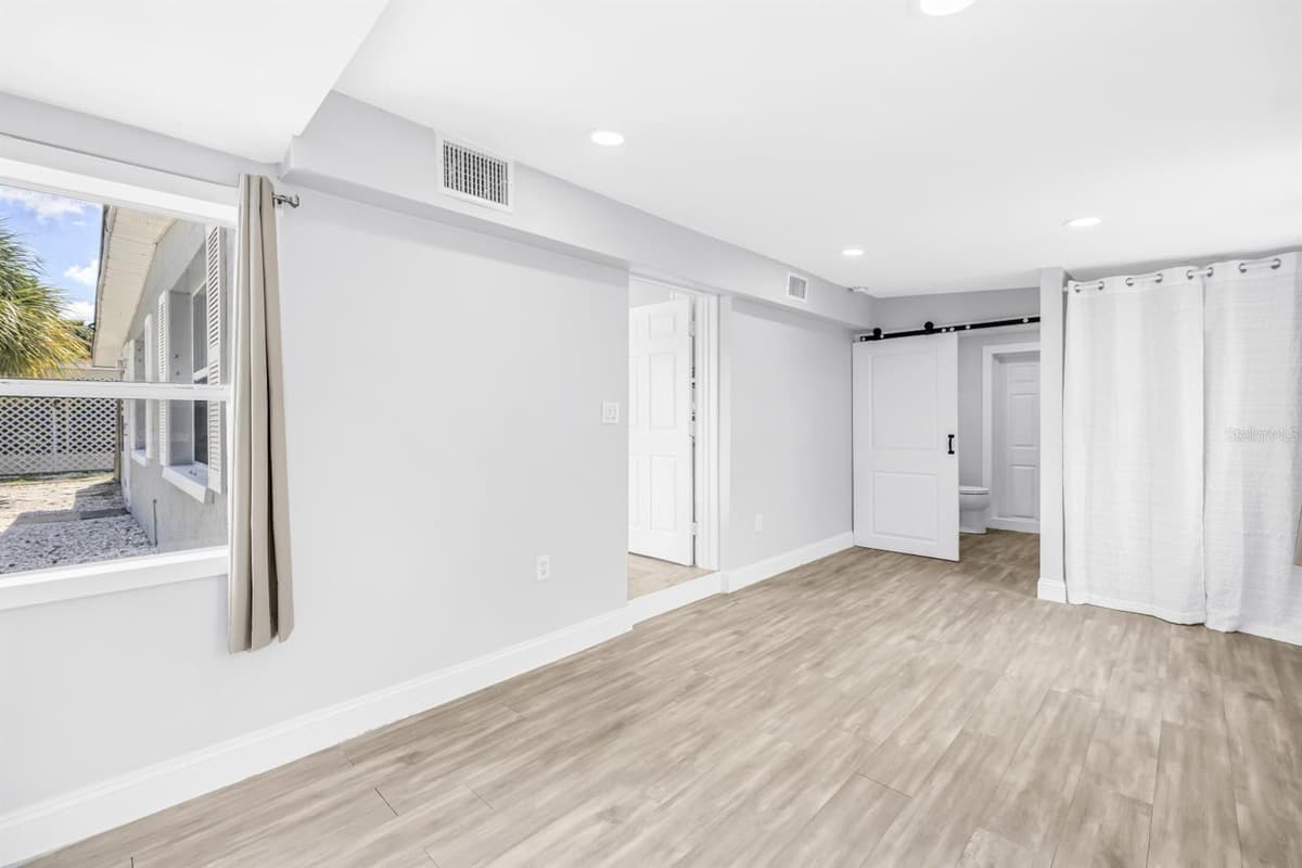 10354 110TH AVENUE — photo 18 of 39