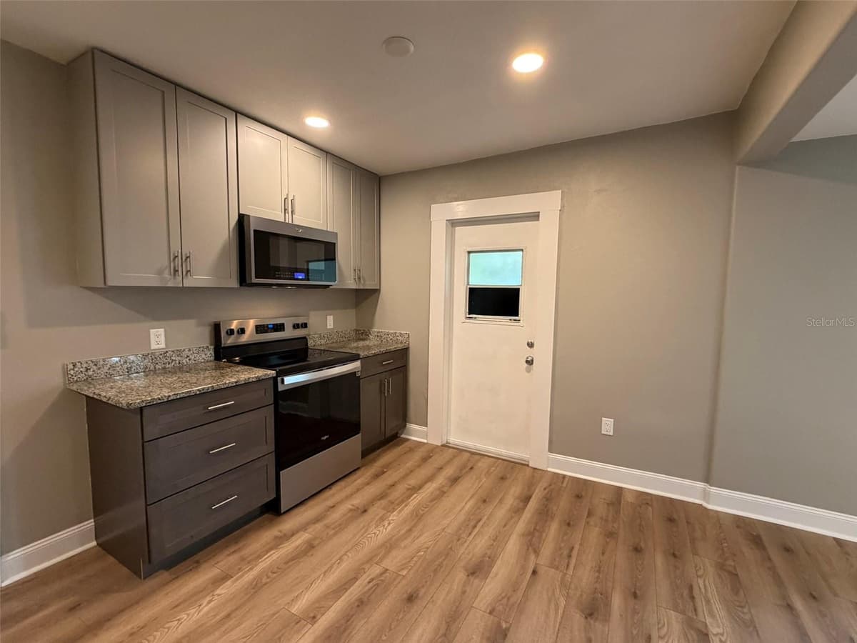 101 LEMON STREET — photo 5 of 14