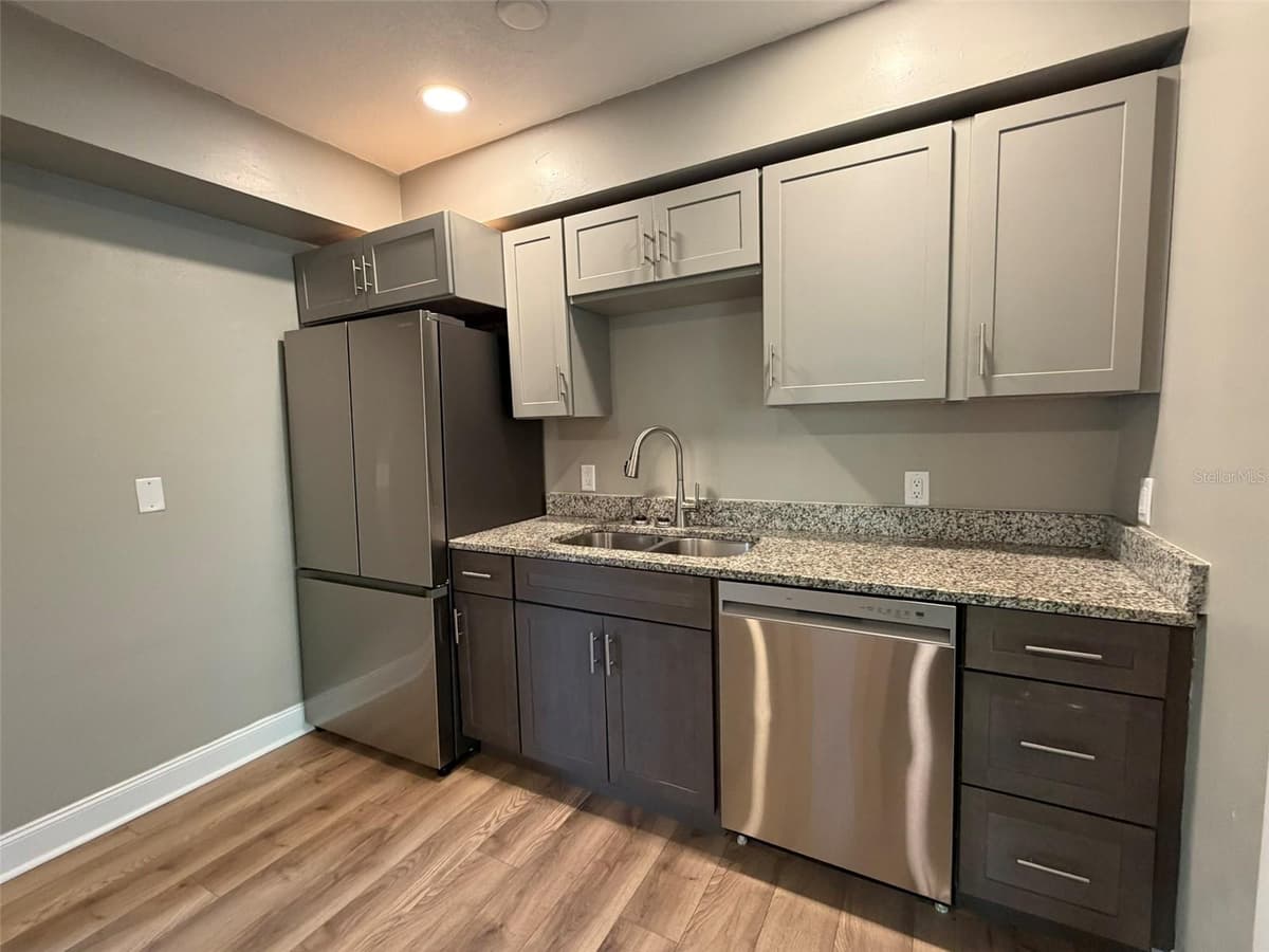 101 LEMON STREET — photo 4 of 14
